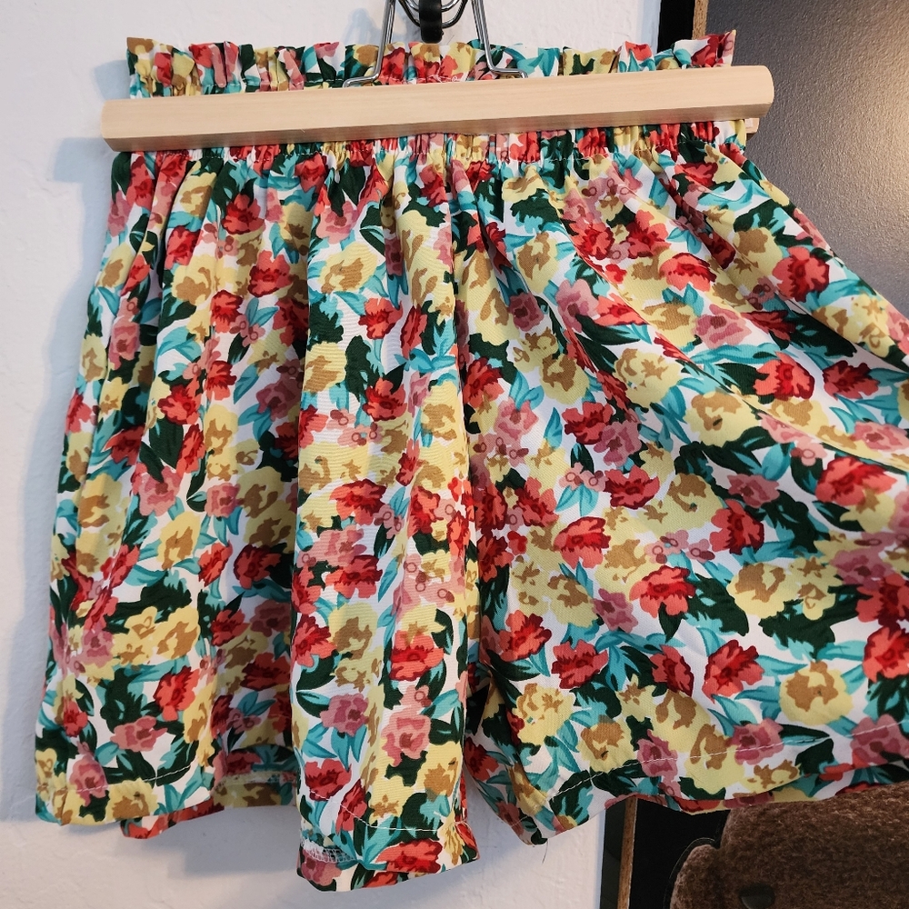 Floral Multicolor Shorts - Picture 4 of 4